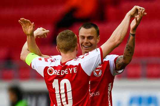 Kalmars Melker Hallberg och Tobias Eriksson  jublar