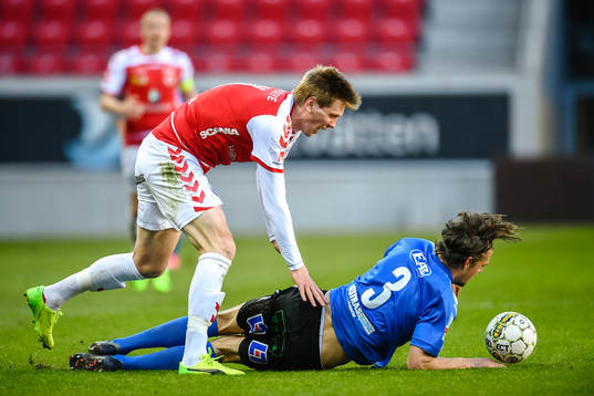 Kalmars David Elm och Halmstads Fredrik Liverstam