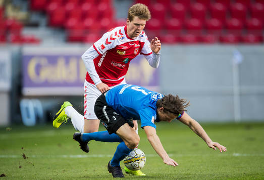 Kalmars David Elm och Halmstads Fredrik Liverstam