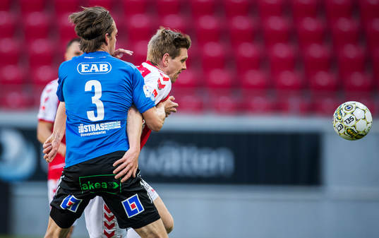 Kalmars David Elm och Halmstads Fredrik Liverstam