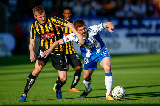 Häckens Juhani Ojala och IFK Göteborgs Mikael Boman
