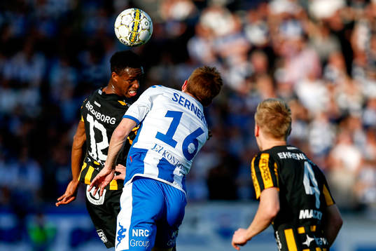 Häckens Mohammed Abubakari och IFK Göteborgs Mikael Boman