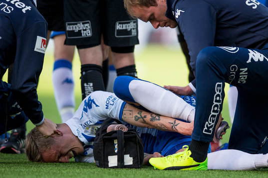 IFK Göteborgs Sören Rieks liggande