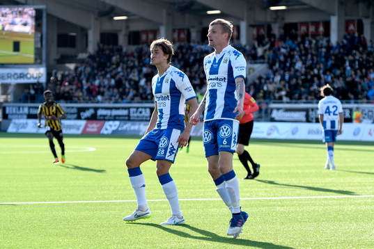 IFK Göteborgs Thomas Rogne och Sebastian Eriksson skriker