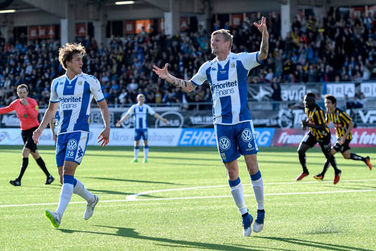 IFK Göteborgs Thomas Rogne och Sebastian Eriksson skriker