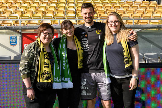 Elfsborgs målvakt Kevin Stuhr Ellegaard poserar med