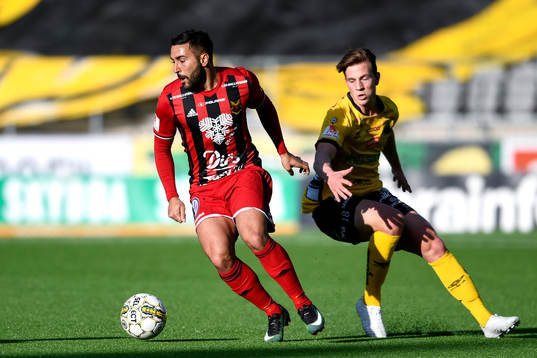 Östersunds Saman Ghoddos och Elfsborgs Simon Olsson