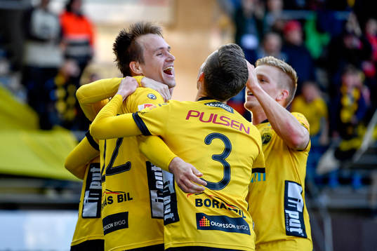 Elfsborgs Viktor Prodell jublar med lagkamrater