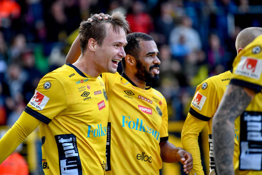 Elfsborgs Viktor Prodell och Alex Dyer jublar