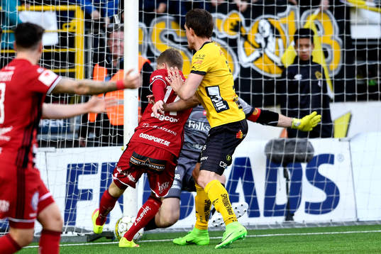 Östersunds Johan Bertilsson gör 2-1