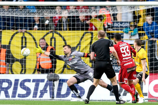 Östersunds Saman Ghoddos gör 2-2
