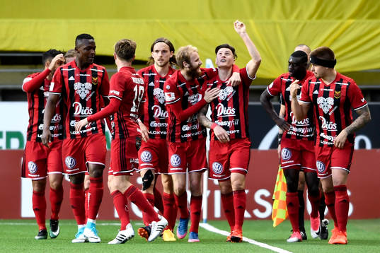 Östersunds Jamie Hopcutt jublar med lagkamrater