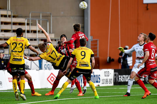Elfsborgs Per Frick trycks omkull med straff som följd
