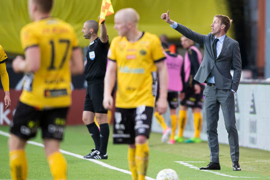 Östersunds tränare Graham Potter gör tummen upp