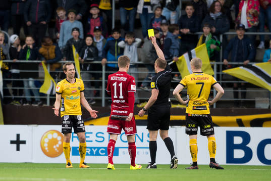 Elfsborgs Anders Randrup förvånad då han får varning