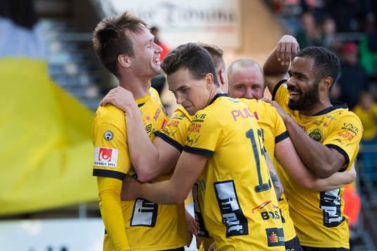 Elfsborgs Viktor Prodell jublar med Rasmus Rosenqvist,