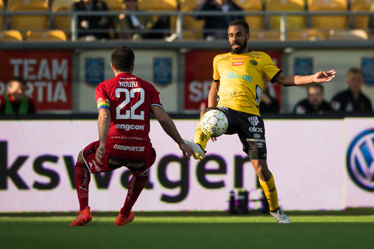 Elfsborgs Alex Dyer och Östersunds Brwa Nouri (rygg mot