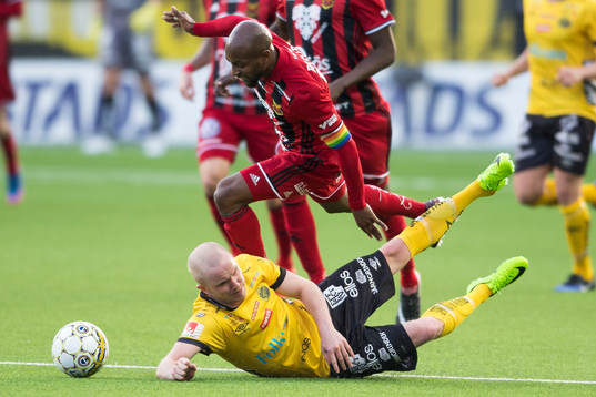 Östersunds Fouad Bachirou och Elfsborgs Simon Lundevall