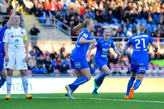 Eskilstunas spelare jublar