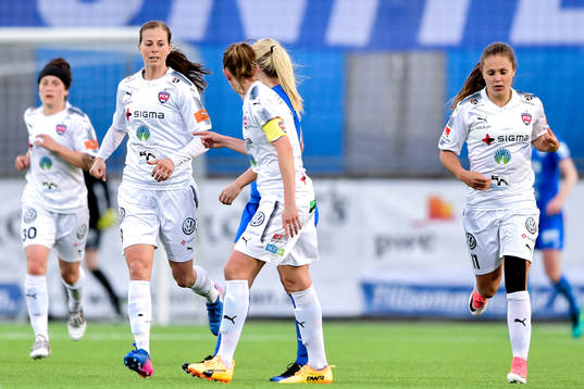 Rosengårds Lotta Schelin jublar med lagkamrater