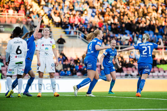 Rosengårds Emma Berglund deppar när Eskilstunas spelare