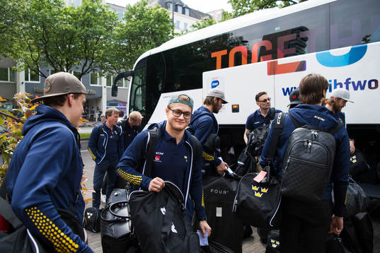 William Nylander anländer med Sveriges ishockeylandslag