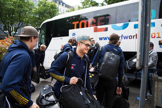 William Nylander anländer med Sveriges ishockeylandslag