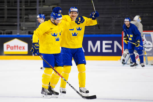 Joel Lundqvist och John Klingberg jublar