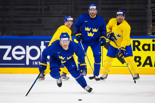 Gabriel Landeskog jagar pucken