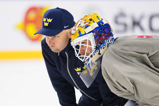 Målvaktstränare Stefan Ladhe och målvakten Eddie Läck