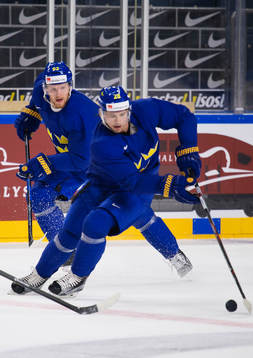 Gabriel Landeskog och Elias Lindholm
