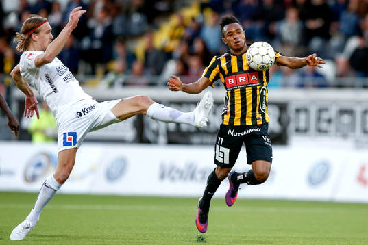 Sirius Kim Skoglund och Häckens Nasiru Mohammed