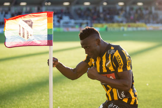 Häckens Alhassan Kamara jublar