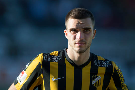 Häckens Egzon Binaku innan fotbollsmatchen i Allsvenskan