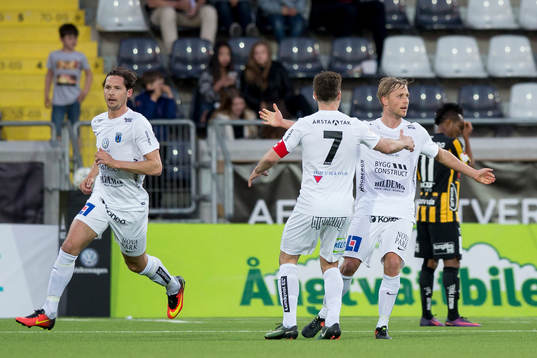 Sirius Christer Gustafsson jublar med Niklas Busch Thor