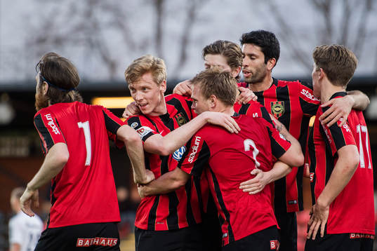 Brommapojkarnas spelare jublar