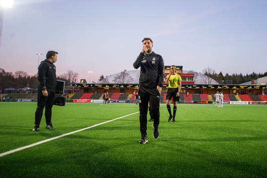 Östers assisterande tränare Denis Velic deppar