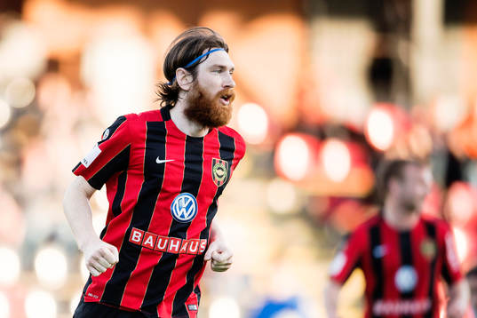 Brommapojkarnas Markus Gustafsson jublar