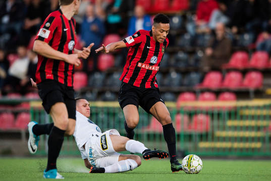 Brommapojkarnas Kevin Kabran och Östers Jonathan Levi