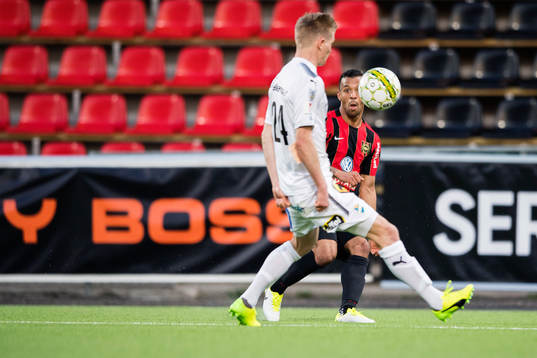 Brommapojkarnas Joel Qviberg mot Östers Fritiof Björkén