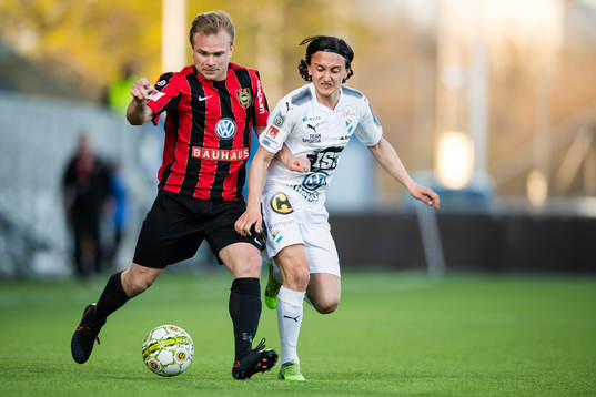 Brommapojkarnas Christopher Brandeborn mot Östers Mattias