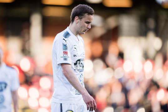 Östers Månz Karlsson deppar