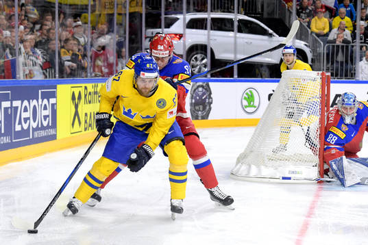 Sveriges Linus Omark och Rysslands Andrei Mironov