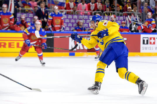 Sveriges Elias Lindholm gör 1-0