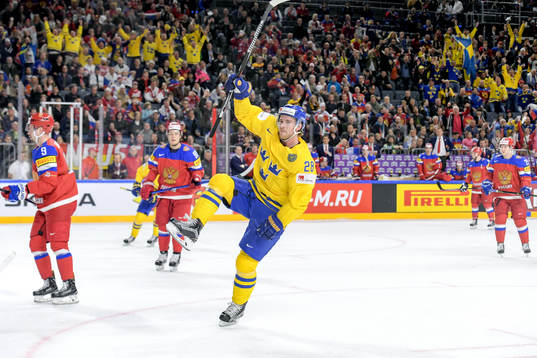 Sveriges Elias Lindholm jublar