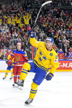 Sveriges Elias Lindholm jublar