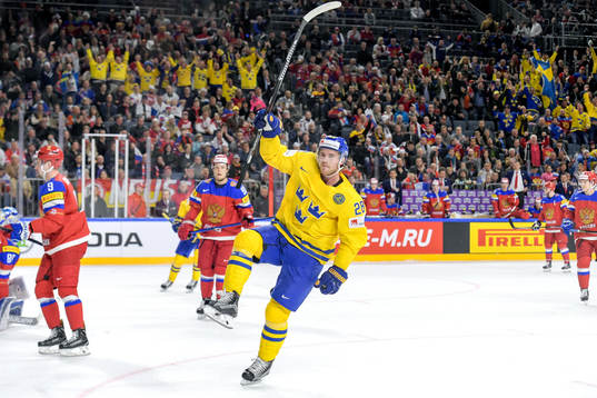 Sveriges Elias Lindholm jublar