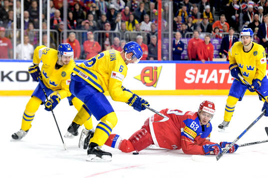 Sveriges Anton Strålman och Rysslands Evgeni Dadonov