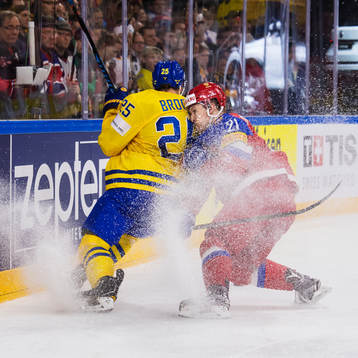 Sveriges Jonas Brodin och Rysslands Alexander Barabanov i