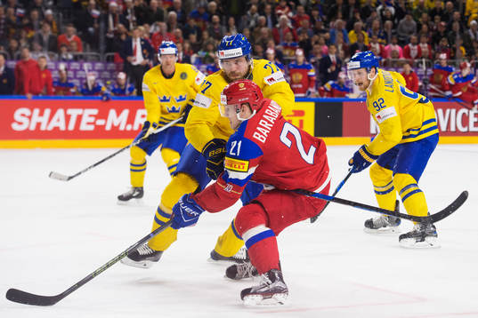Sveriges Victor Hedman håller undan Rysslands Alexander